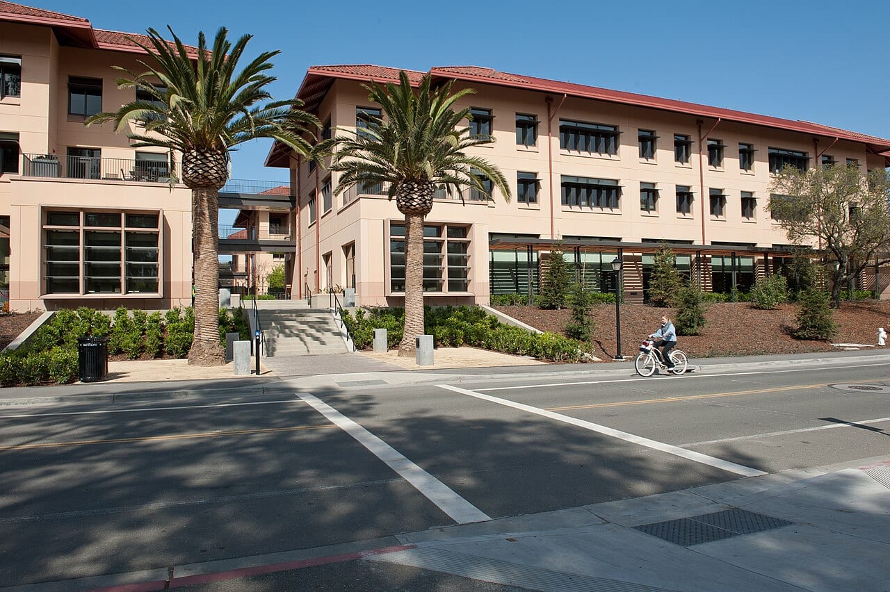 The Knight Management Center, home of the Stanford Graduate School of Business
